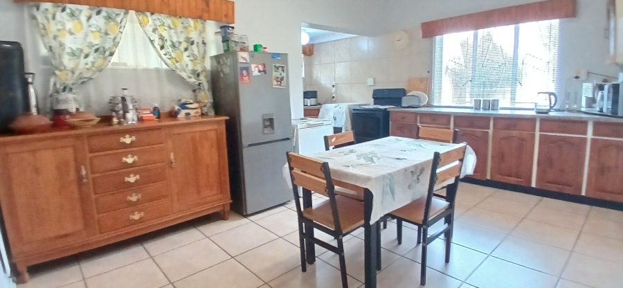 To Let 4 Bedroom Property for Rent in Jordania Free State